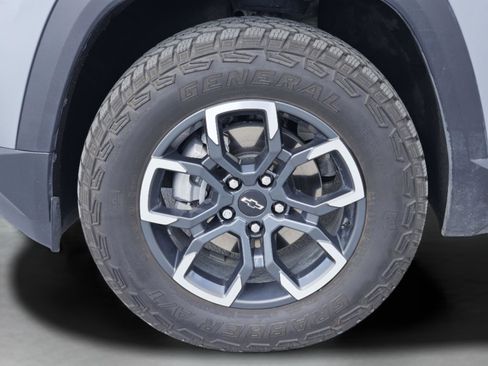 Used 2026 Chevrolet Equinox ACTIV w/ Convenience Package III image 13