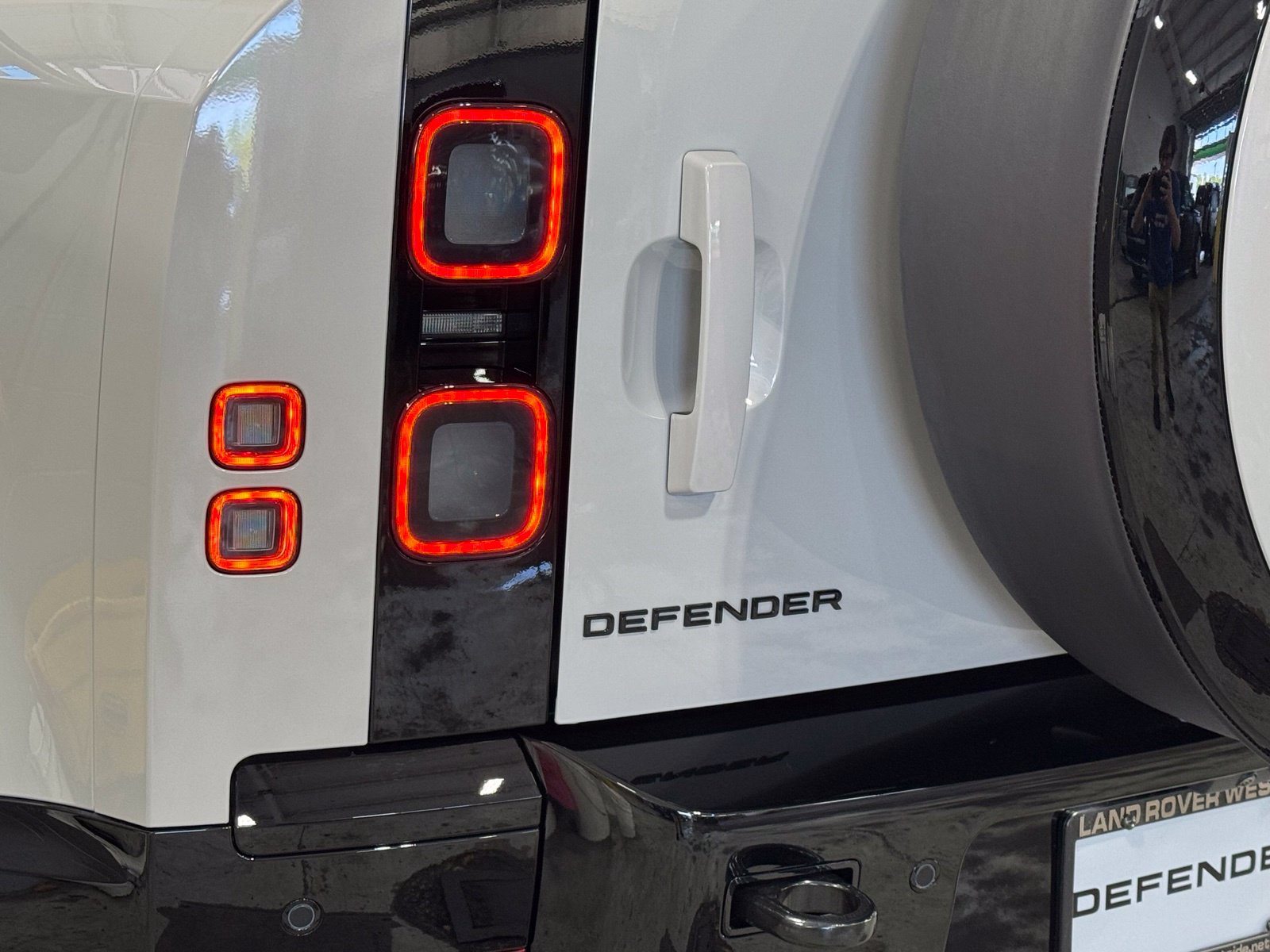 New 2026 Land Rover Defender 110 X-Dynamic SE AWD/4WD image 57