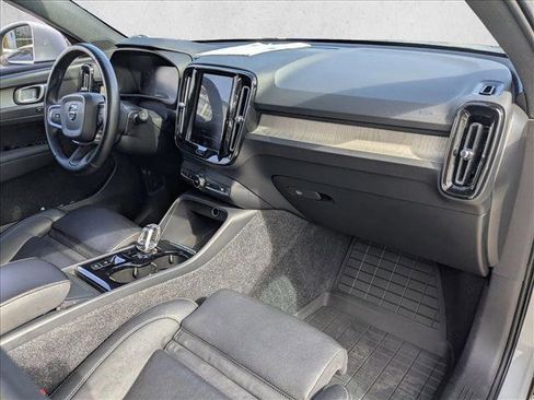 Used 2020 Volvo XC40 T5 Inscription image 23