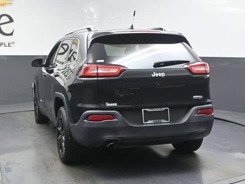 Used 2015 Jeep Cherokee Latitude w/ Cold Weather Group FWD image 34