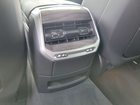 Certified 2024 BMW i7 xDrive60 w/ Executive Package AWD/4WD image 21