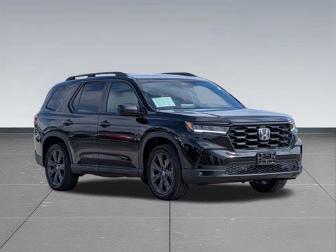 Used 2025 Honda Pilot Sport image 7