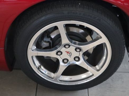 Used 2004 Chevrolet Corvette Base w/ Preferred Equipment Group image 19