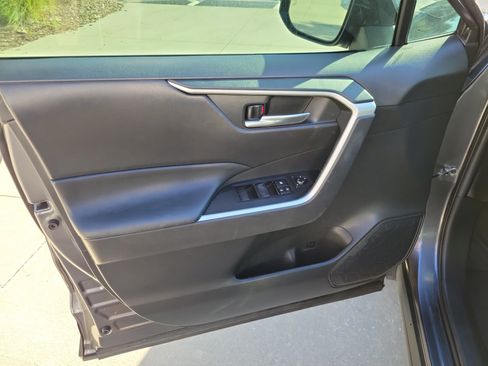 Used 2021 Toyota RAV4 XLE AWD/4WD image 10