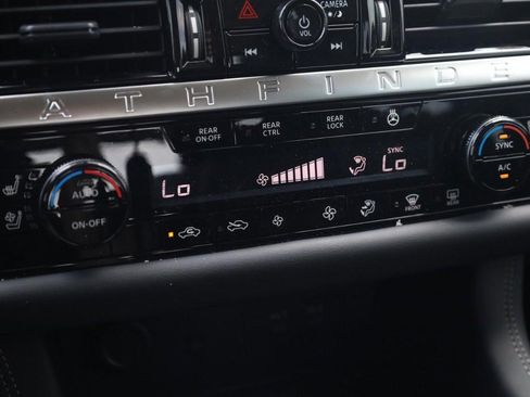 New 2026 Nissan Pathfinder Platinum AWD/4WD image 17