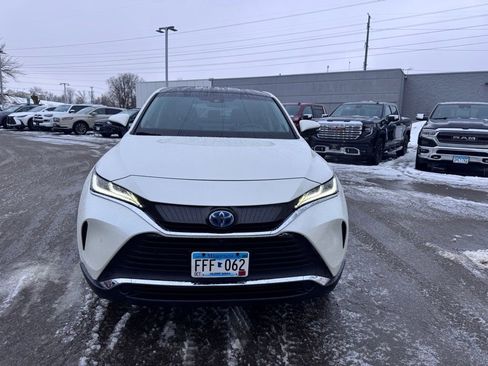 Used 2021 Toyota Venza image 2