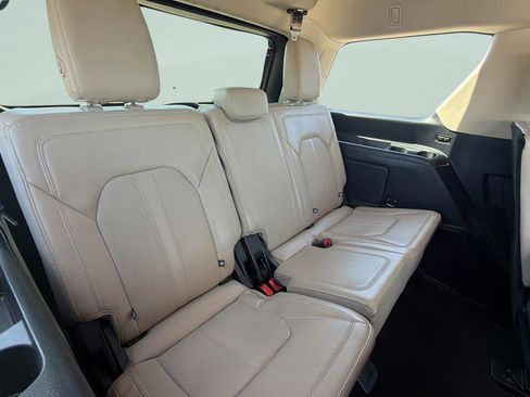 Used 2023 Ford Expedition Limited AWD/4WD image 10