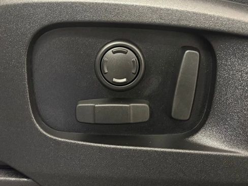 Used 2020 Land Rover Defender 110 First Edition image 29