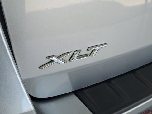 Used 2021 Ford Explorer XLT w/ Equipment Group 202A RWD image 8