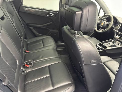 Certified 2023 Porsche Macan AWD/4WD image 28