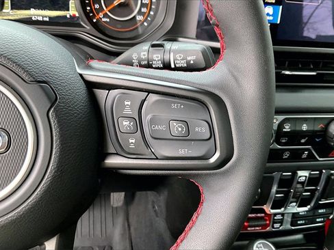 Certified 2024 Jeep Wrangler Unlimited Rubicon w/ Convenience Group image 28