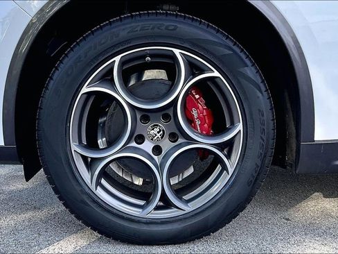 Used 2022 Alfa Romeo Stelvio Ti AWD/4WD image 9
