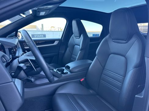 Certified 2025 Porsche Cayenne Coupe AWD/4WD image 5