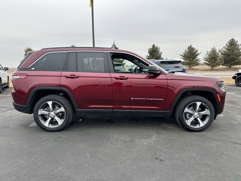 New 2026 Jeep Grand Cherokee Limited AWD/4WD image 4
