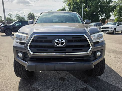 Used 2017 Toyota Tacoma SR5 w/ Tow Package RWD image 12