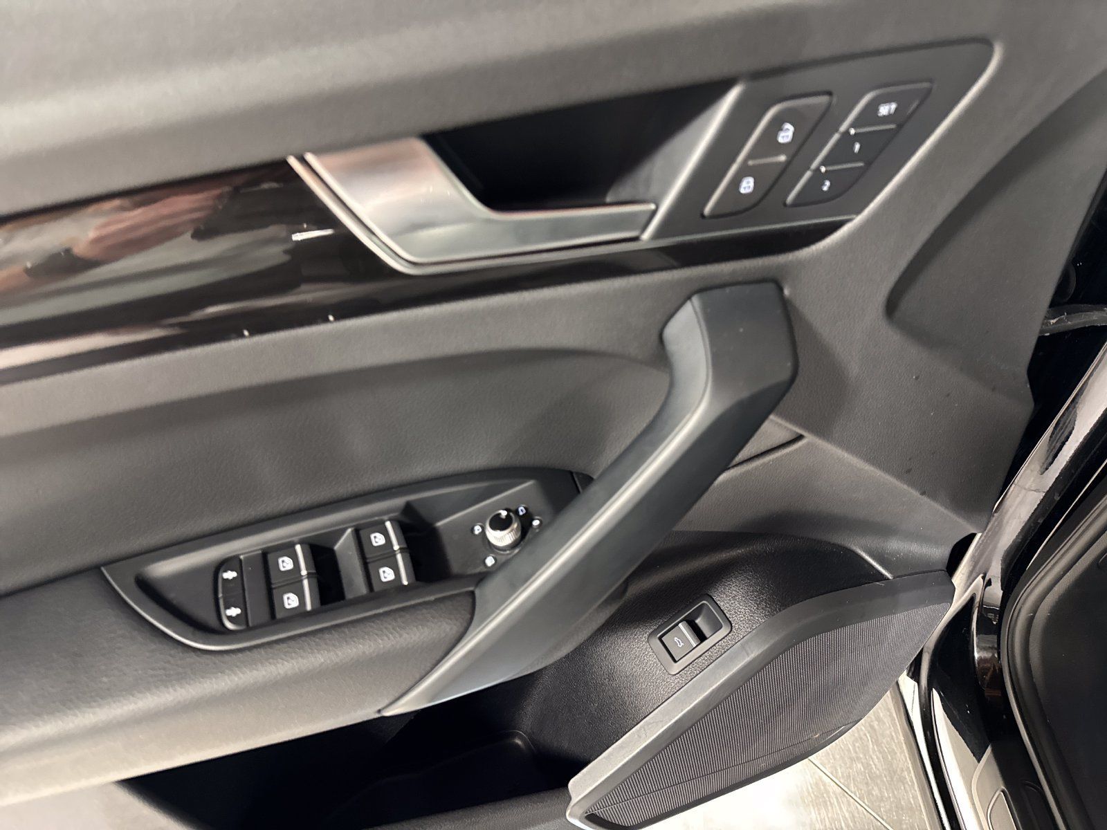 Used 2019 Audi Q5 2.0T Premium w/ Convenience Package AWD/4WD image 16