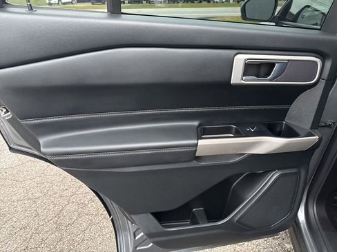 Used 2022 Ford Explorer XLT w/ Equipment Group 202A image 39