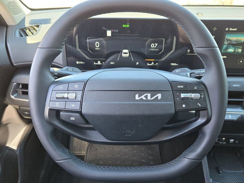 Used 2025 Kia K4 EX image 18