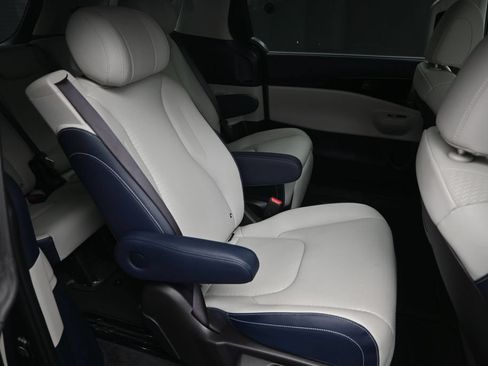 Certified 2026 Kia Carnival SX Prestige FWD image 36
