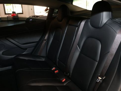 Used 2023 Tesla Model 3 Standard Range image 13