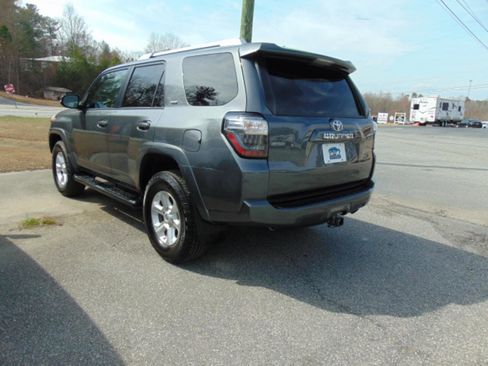 Used 2015 Toyota 4Runner SR5 Premium image 3