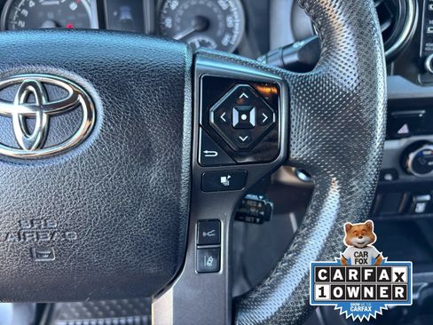 Used 2022 Toyota Tacoma TRD Off-Road AWD/4WD image 29