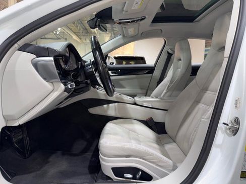 Used 2017 Porsche Panamera image 50