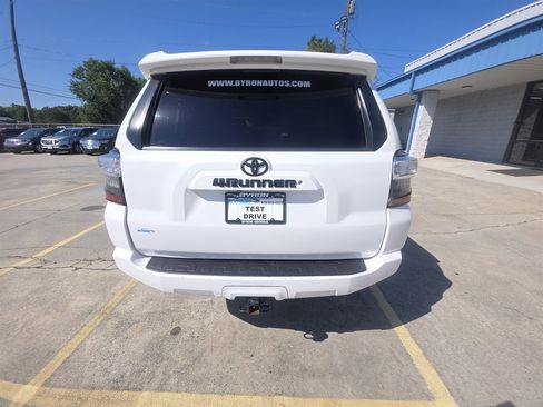 Used 2015 Toyota 4Runner SR5 Premium AWD/4WD image 3
