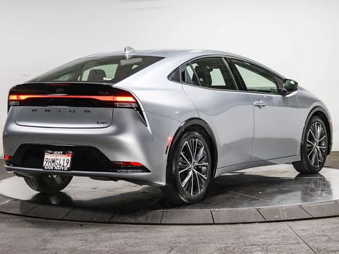 Certified 2023 Toyota Prius XLE FWD image 5