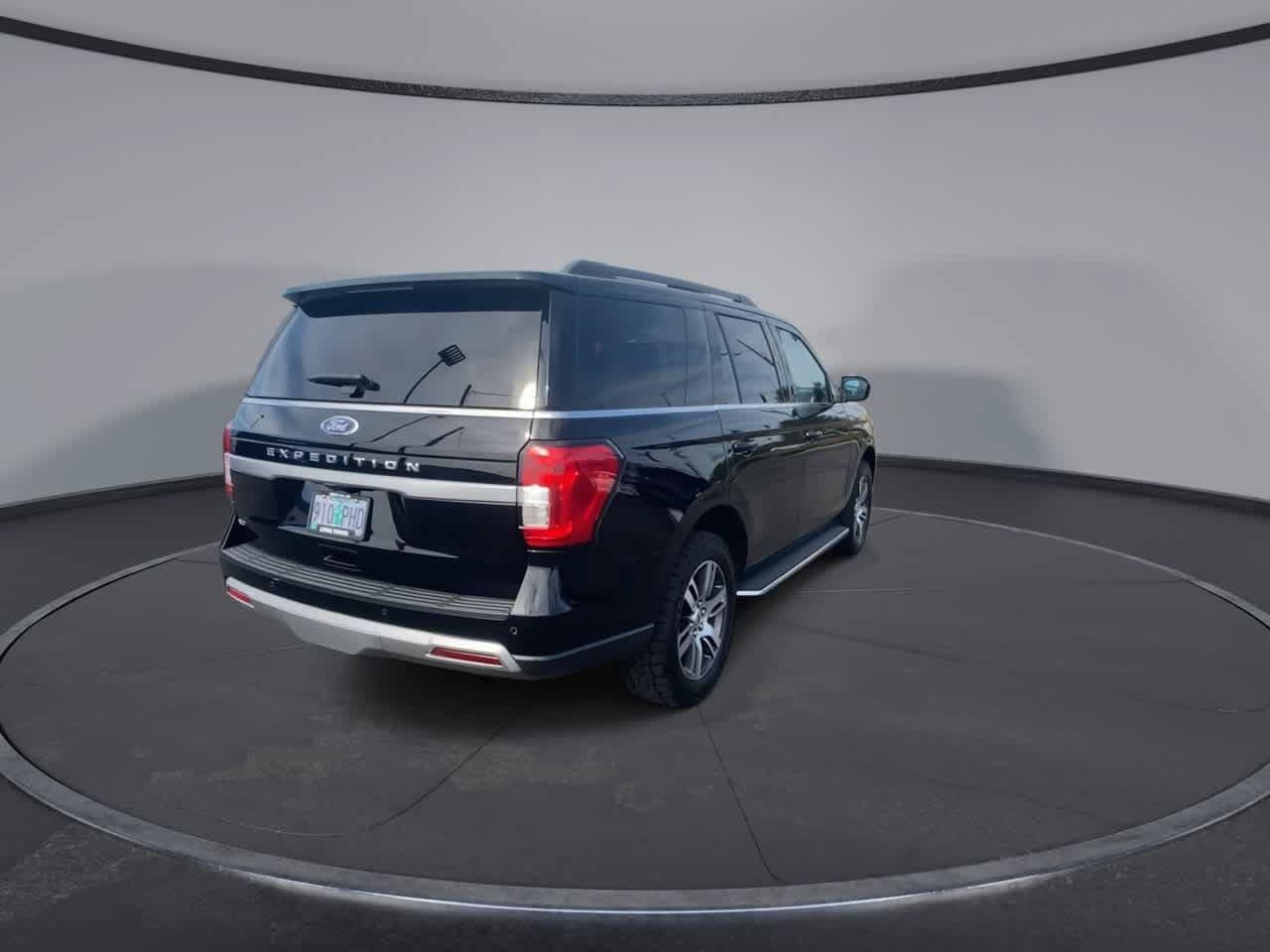 Used 2023 Ford Expedition XLT AWD/4WD image 8