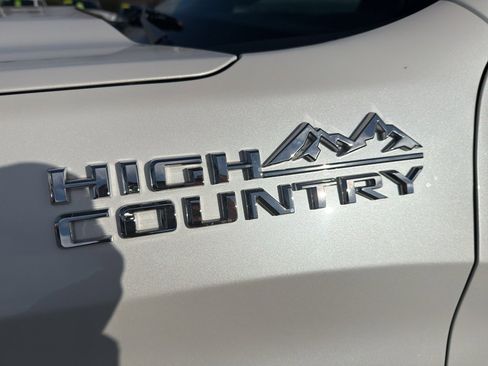 Used 2022 Chevrolet Silverado 1500 High Country w/ Z71 Off-Road Package image 2