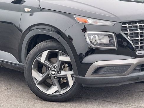 Used 2021 Hyundai Venue SEL image 2