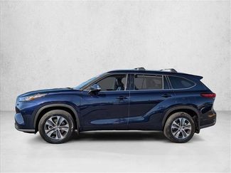 Used 2020 Toyota Highlander XLE FWD video 2