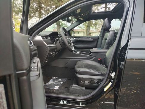 New 2025 Jeep Grand Cherokee Altitude image 2