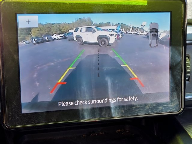 Used 2020 Ford Explorer XLT w/ Equipment Group 202A AWD/4WD image 30