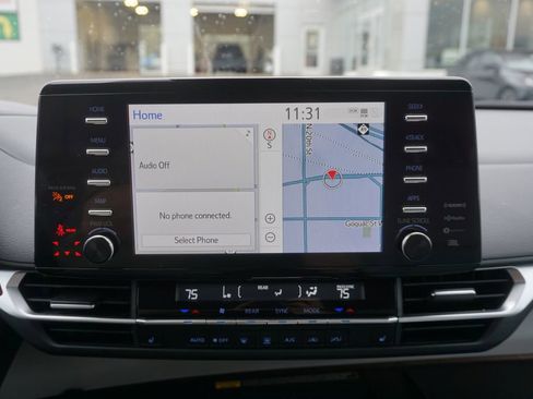 Used 2024 Toyota Sienna XLE w/ XLE Plus Package image 12