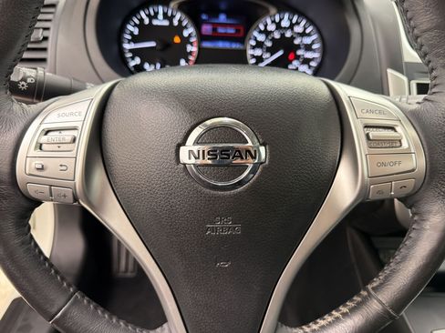 Used 2017 Nissan Altima 2.5 SV w/ Convenience Package FWD image 11
