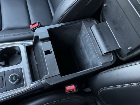 Certified 2022 Ford Explorer XLT w/ Equipment Group 202A image 23