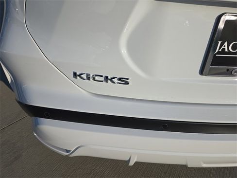 New 2025 Nissan Kicks Play S image 38