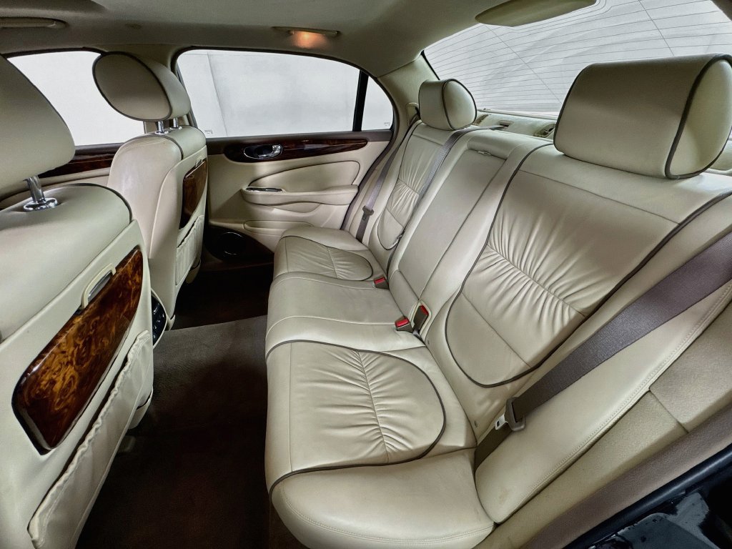 Used 2005 Jaguar XJ8 RWD image 25