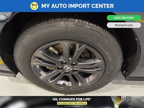 Used 2025 Toyota Sienna XSE image 9