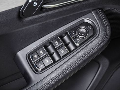 Certified 2026 Porsche Macan AWD/4WD image 26