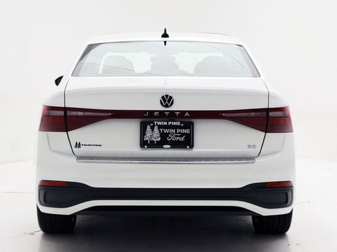 Used 2025 Volkswagen Jetta SE FWD image 7