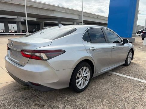 Used 2022 Toyota Camry LE FWD image 5
