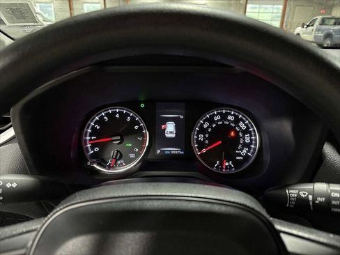 Certified 2022 Toyota RAV4 XLE AWD/4WD image 32