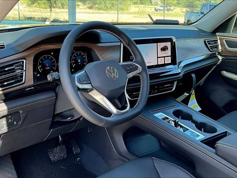 New 2026 Volkswagen Atlas SE image 8
