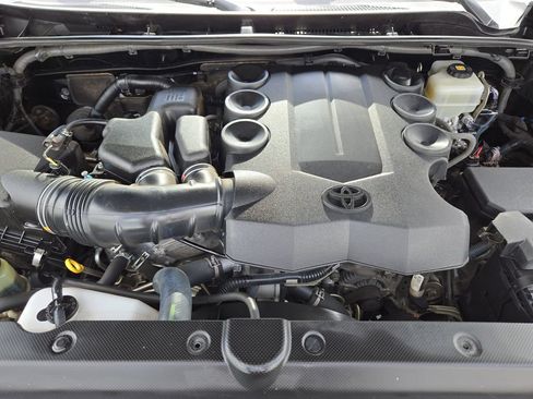 Used 2017 Toyota 4Runner Limited AWD/4WD image 32