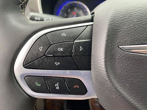 Used 2023 Chrysler Pacifica Touring-L FWD image 57