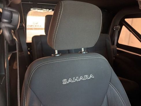Used 2017 Jeep Wrangler Sahara image 24