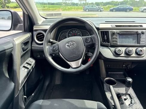 Used 2015 Toyota RAV4 LE AWD/4WD image 19
